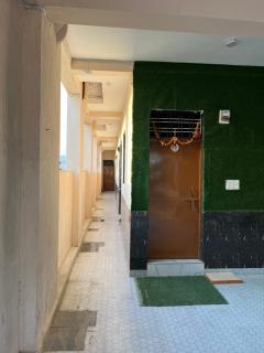 Radha Raman Hotel - 5