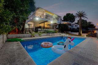 Oasis Salou Pool Beach and Bbq - 9