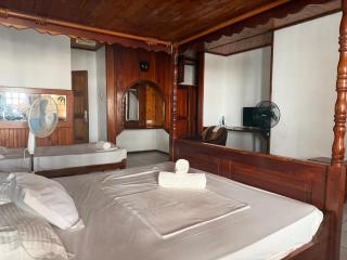 Diamond Plaza Beachfront Apartments - 5