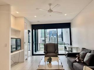 Luxury South Bank Apartment | City Views - 6