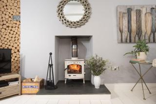Gylly Cottage - Bath tub in bedroom, Fireplace, Footsteps from harbour - 9