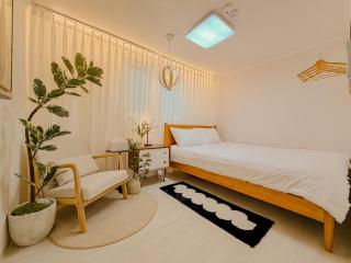 10 minutes from Hongdae, 10 minutes from Gongdeok Station, Itaewon, Haebangchon, Family accommodation, 명동 - 0
