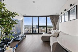 Skytower Level 53 Free Parking Sleeps 5 CBD - 0