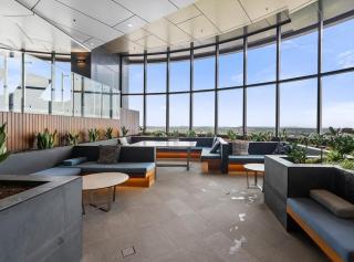 Skytower Level 53 Free Parking Sleeps 5 CBD - 3