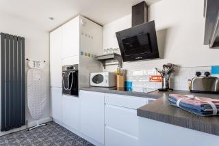 Spacious 3 Bed - Great for Contractors & Families - 9