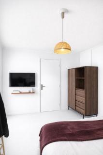 Prime Location 1-Bedroom Apt - 4