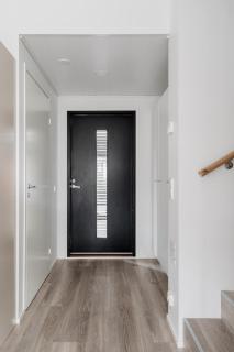 Moderni paritalo lähellä lentokenttää, free parking, sauna - 1