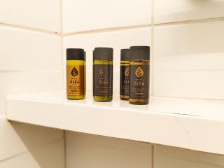 Sleek Studio in Voula Center - 9