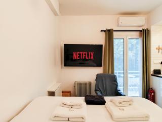 Sleek Studio in Voula Center - 1