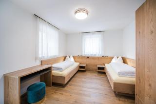 Kuenz Dolomites App 1 - 4