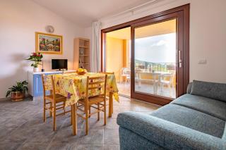 Appartamento con piscina 13 - 8