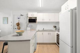 Cheltenham Unit 4 - Caloundra - 2