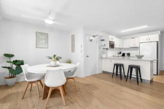 Cheltenham Unit 4 - Caloundra - 3
