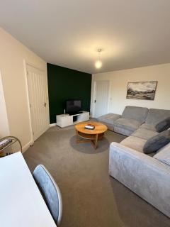 3-Bed 5 Guests, Parking Near Cheltenham & Gloucester - 8