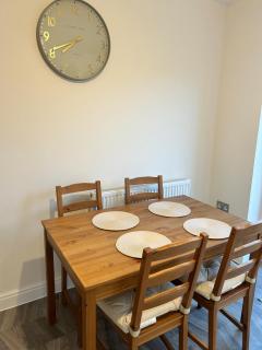 3-Bed 5 Guests, Parking Near Cheltenham & Gloucester - 4