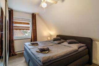 Haus mit Garten und Kamin - 9