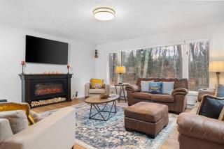 Private & Convenient-Hot tub-Fire Pit-Game room! - 8