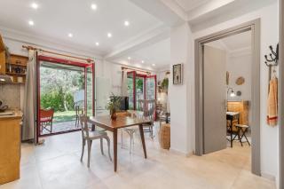 Cozy 2-bdrm-house With Garden - 4