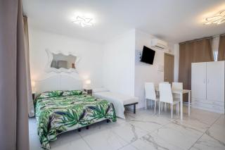 Planet Suite 103 - 8