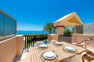 Sea Front Beach Studio Apartment - 7