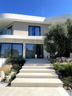Luxurious Villa on the Sea - 8