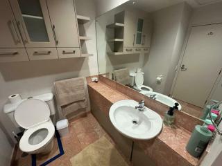 2BDR Modern City Apartment close to Viaduct Quater - 6