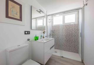 Seafront villa with jacuzzi - 1