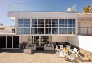 Seafront villa with jacuzzi - 8