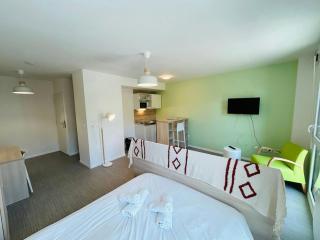 We Live In R - Suite 203 - 7