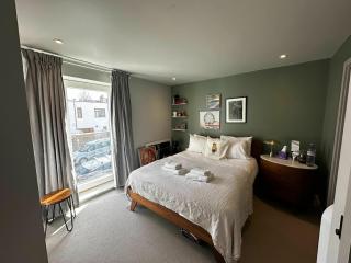 Sleek & Spacious 2BD Flat - Clapham - 7