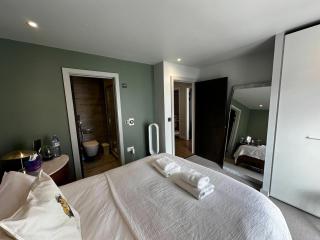 Sleek & Spacious 2BD Flat - Clapham - 5