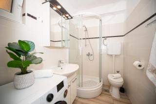 Seafront Stone Home With King Beds, Garden And Balcony - Stari Grad - 4