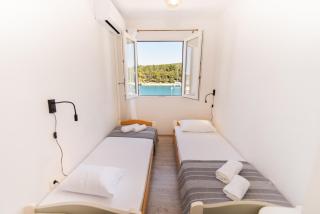 Seafront Stone Home With King Beds, Garden And Balcony - Stari Grad - 3