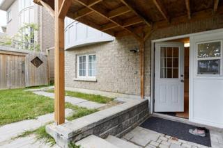2 Bedrooms Walkout Basement Apartment at centre Richmond hill - 6