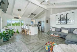 Akaka Falls 6BR Ocean View Retreat with Hot Tub - 0