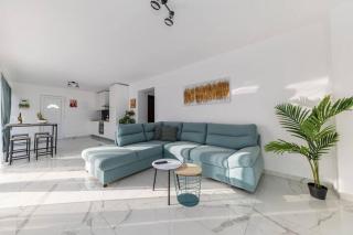 Sunset Penthouse with Jacuzzi & Seaview - 9