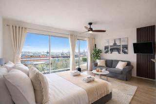 Eiffel Tower view studio with lift & balcony - 7