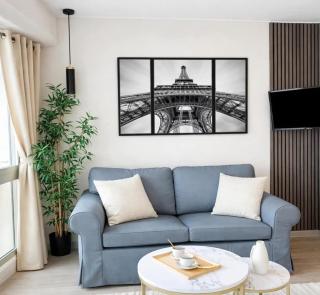 Eiffel Tower view studio with lift & balcony - 2