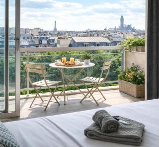 Eiffel Tower view studio with lift & balcony - 0
