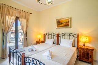 Captain Spiros Casa Bella Trio - 6