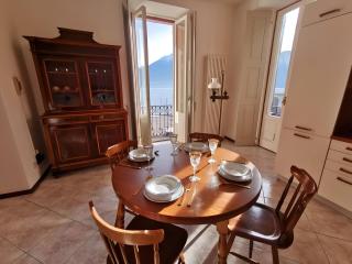 Elegant Central Large House F1F2 - 9