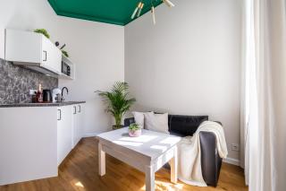 Designer Library House Studio, Walk to Old Town - 6