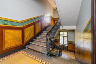 Designer Library House Studio, Walk to Old Town - 3