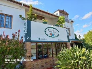 Zoete Inval Travelers Lodge-Backpacker Loft - 8
