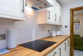 Tranquil Stoke-on-Trent 4bed 2 Bath Parking - 3