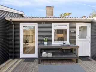 Holiday Home Aida - 400m from the sea by Interhome - 5