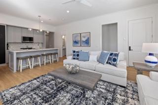 3BR Townhome - Sleeps 6 - Pool - 6