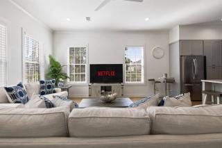 3BR Townhome - Sleeps 6 - Pool - 4