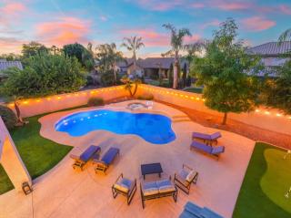 The Thirsty Cactus | Heated Pool, Spa & Games - 3