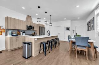 New Luxury 3BR Near Boardwalk Balcony Parking - 1